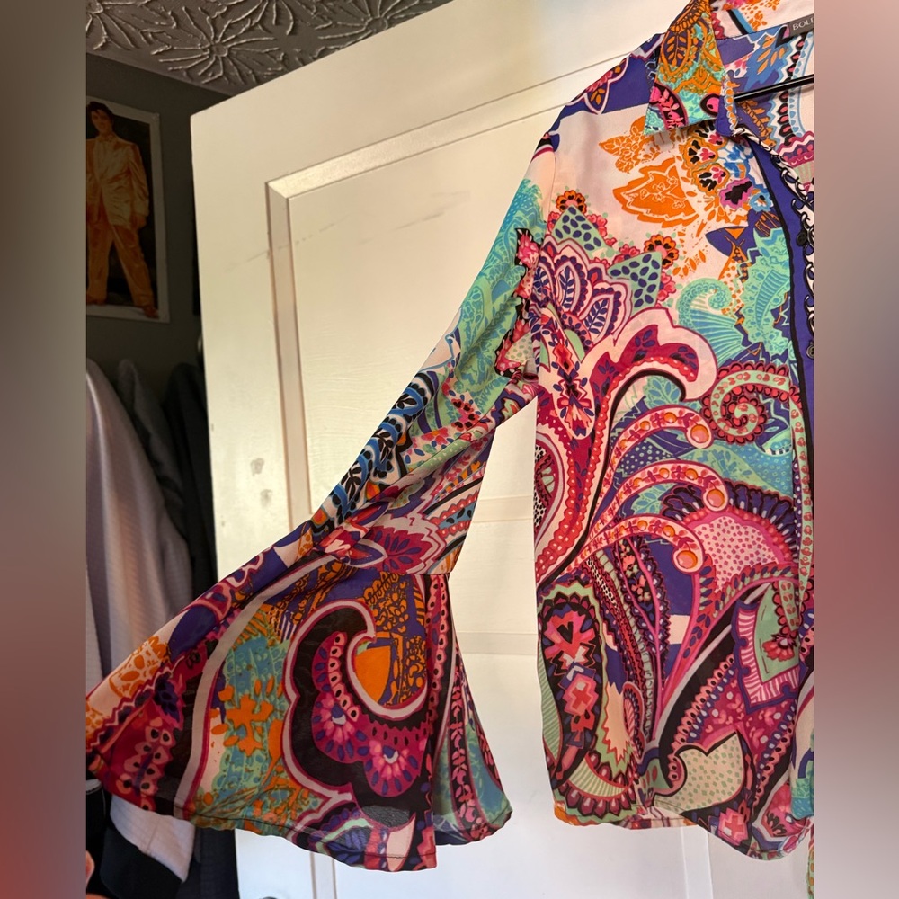 Colorful Paisley Blouse with Bell Sleeves Brand New - Picture 3 of 10